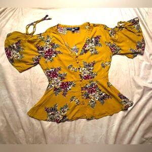 Blue Rair Size Small Floral Blouse with Cute Button Details